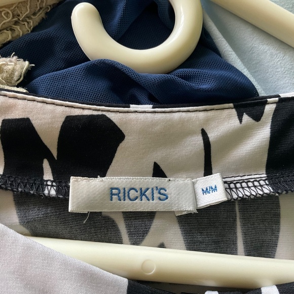 Ricki’s top, size m, black and white - Picture 3 of 4